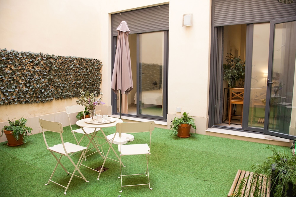 Q & Q Suites Seville Cathedral by null