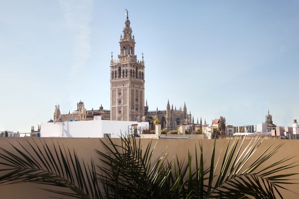 Q & Q Suites Seville Cathedral by null