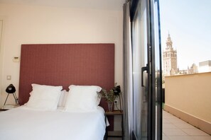 Deluxe Penthouse, 2 Bedrooms, Terrace, City View