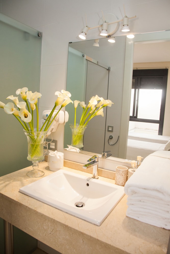 Q & Q Suites Seville Cathedral by null