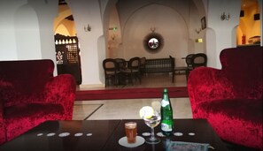 Lobby sitting area - Le Caid (Boussaada)