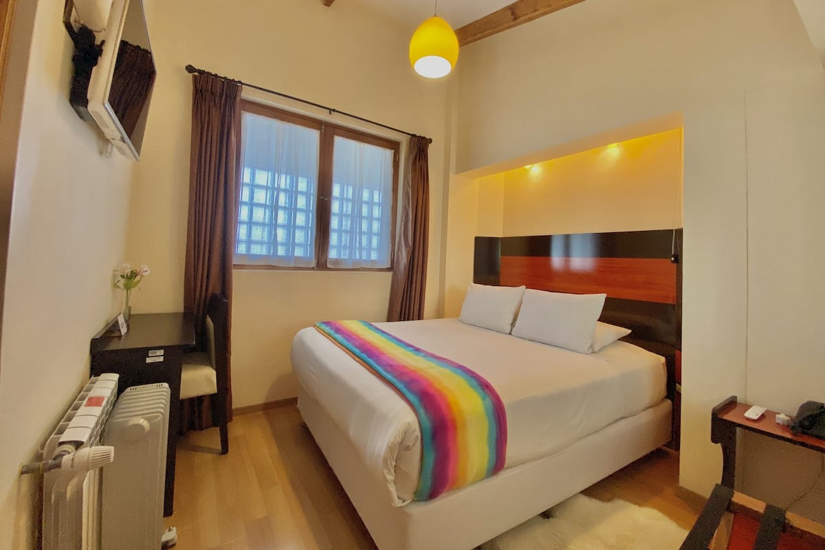 Premium bedding, in-room safe, desk, free WiFi