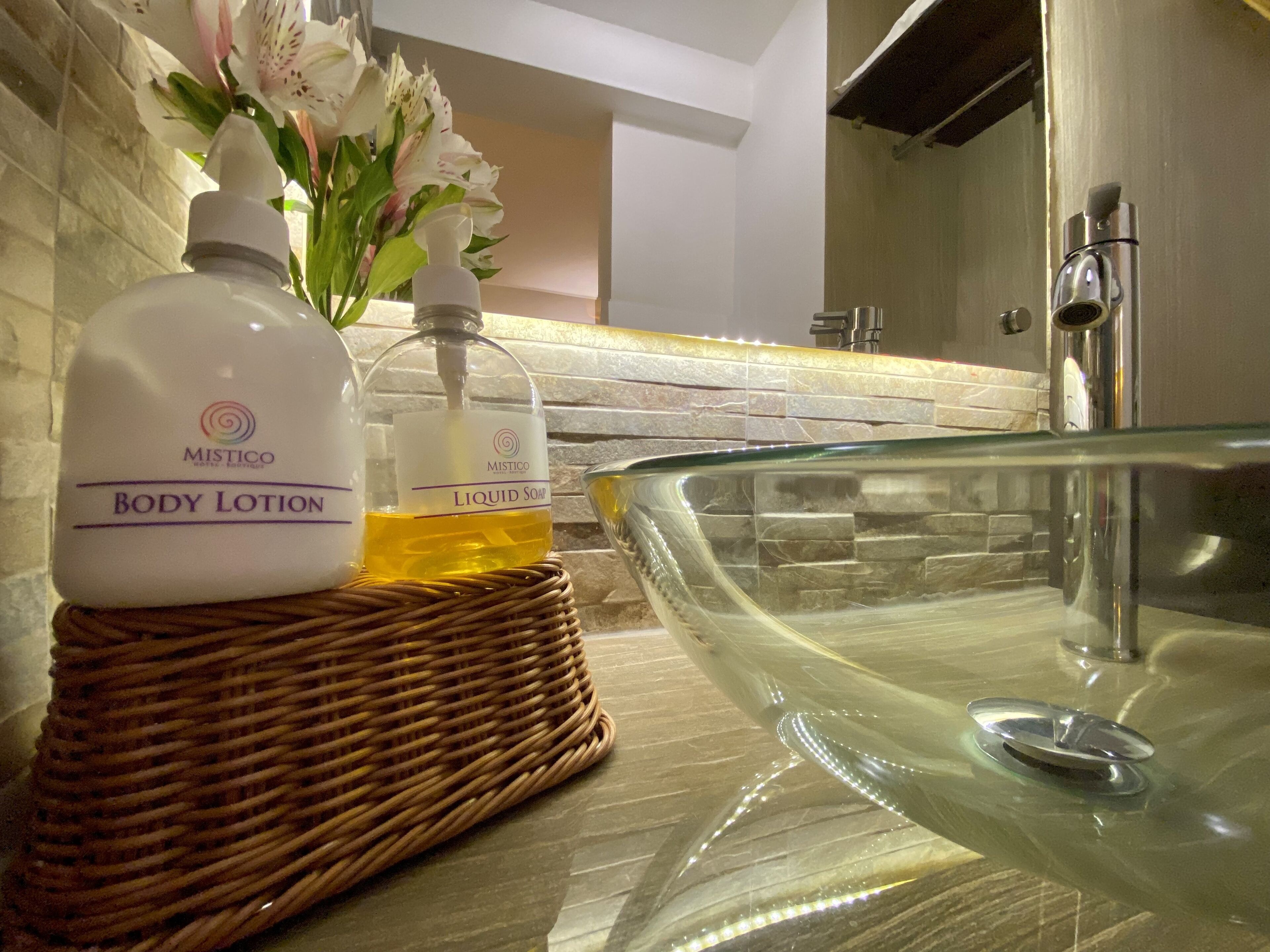 standard double room, 2 single beds | bathroom | shower, free toiletries, hair dryer, bidet