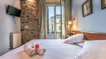 Double Room, Private Bathroom | Premium bedding, minibar, in-room safe, blackout drapes