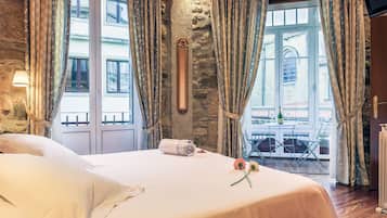Double Room, Private Bathroom | Premium bedding, minibar, in-room safe, blackout drapes