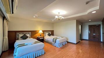 Deluxe Twin Room | Desk, blackout drapes, travel crib, free WiFi