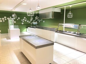 Frokost, lunsj og middag serveres, spanske retter 