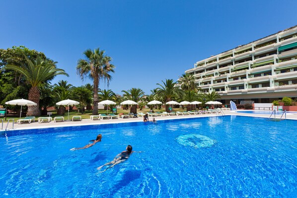 3 outdoor pools, open 9:00 AM to 7:00 PM, pool umbrellas, sun loungers