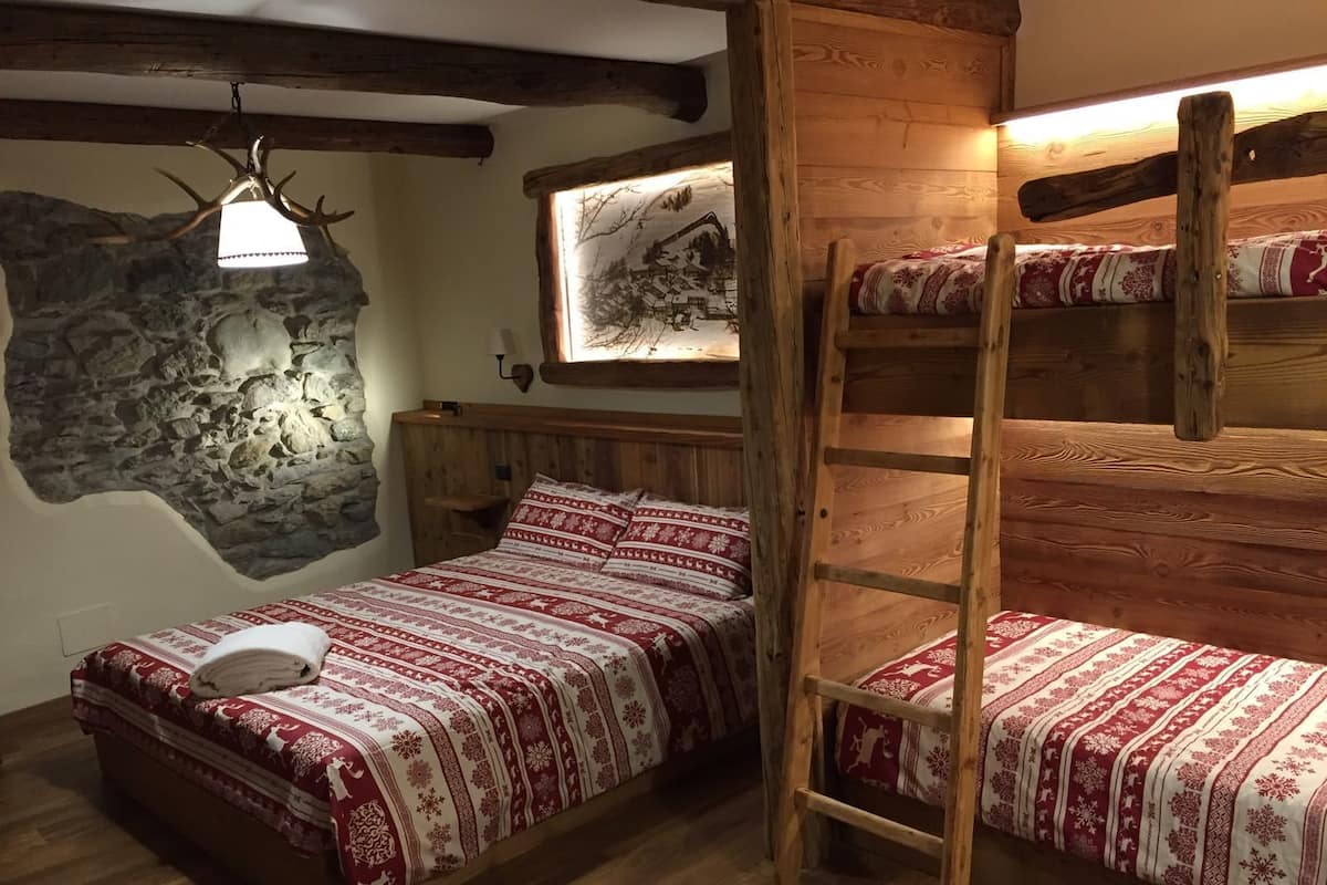 Luxe suite, 1 slaapkamer, toegankelijk voor mindervaliden, privébadkamer | Luxe beddengoed, donzen dekbedden, een kluis op de kamer, een bureau