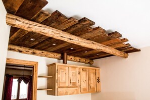 Apartment, 2 Bedrooms, Kitchenette, Mountain View | Private kitchenette