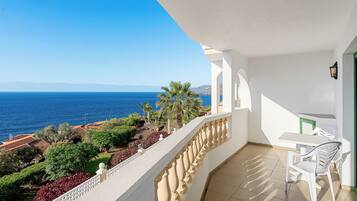 Apartamento panorámico, 1 habitación, vistas al mar | Terraza o patio