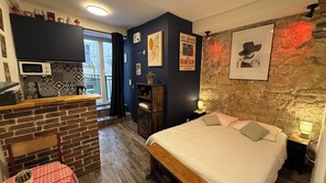 City Studio | Individually decorated, individually furnished, free WiFi, bed sheets - Le Globe (Paris)