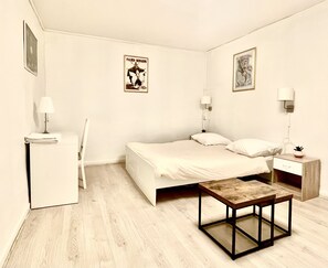 Double Room, Private Bathroom | Individually decorated, individually furnished, free WiFi, bed sheets - Le Globe (Paris)