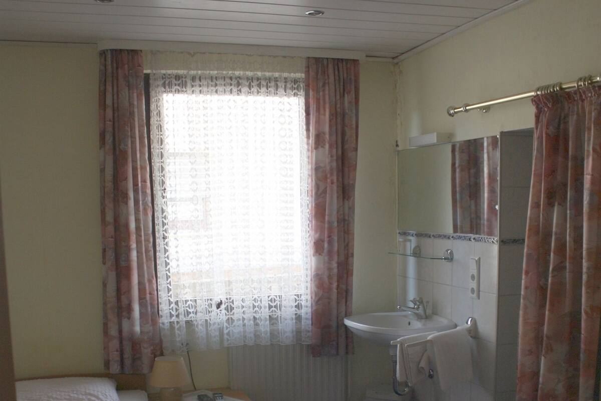 1 bedroom, rollaway beds, free WiFi