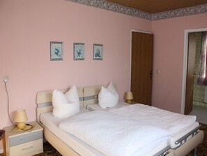 1 bedroom, rollaway beds, free WiFi
