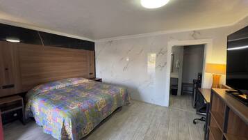 Classic Room, 1 King Bed, Non Smoking