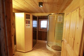 Chalet, 4 Schlafzimmer, Bergblick, Bergseite | Badezimmer | Dusche, Haartrockner, Handtücher