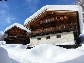Front of property - Ferienwohnungen am Berg - Almhütte Alfen (Innervillgraten)