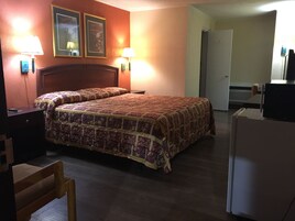 Room, 1 King Bed | Desk, laptop workspace, iron/ironing board, WiFi (free)
