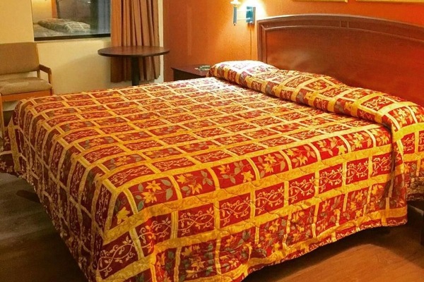Room, 1 King Bed | Individually decorated, individually furnished, desk, laptop workspace