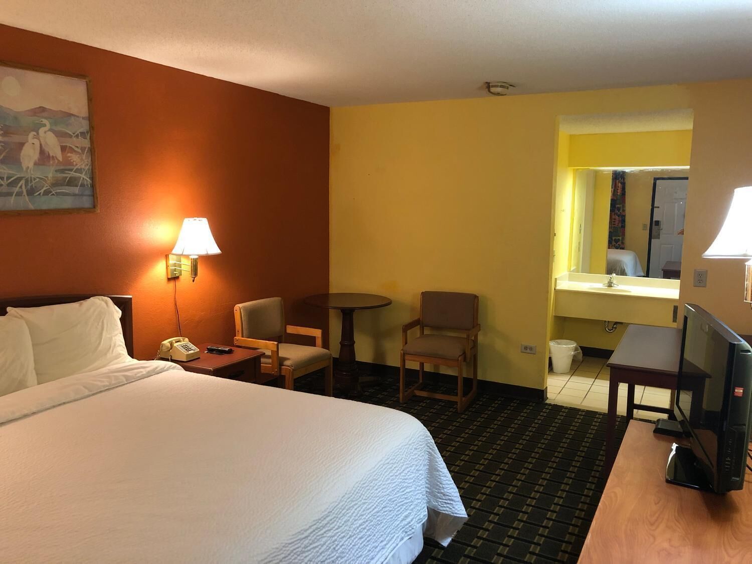 Room, 1 King Bed | Individually decorated, individually furnished, desk, laptop workspace