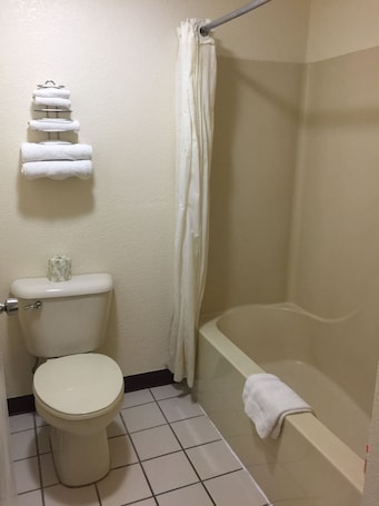 Towels, soap, shampoo, toilet paper. Ingleside Motel
