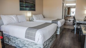 Habitación estándar doble, 2 camas dobles | Escritorio, espacio para trabajar con un portátil, cortinas opacas