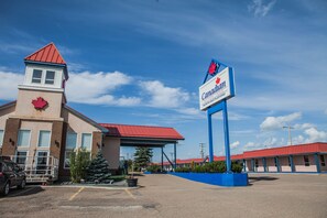 Front of property - Canadian Motel North Battleford (North Battleford)