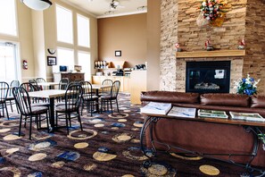 Daily continental breakfast (CAD 10 per person) - Canadian Motel North Battleford (North Battleford)