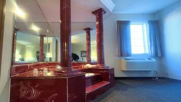 Room, 1 King Bed, Non Smoking, Jetted Tub | Jetted bathtub