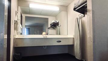 Room, 1 King Bed, Non Smoking | Bathroom | Free toiletries, hair dryer, towels