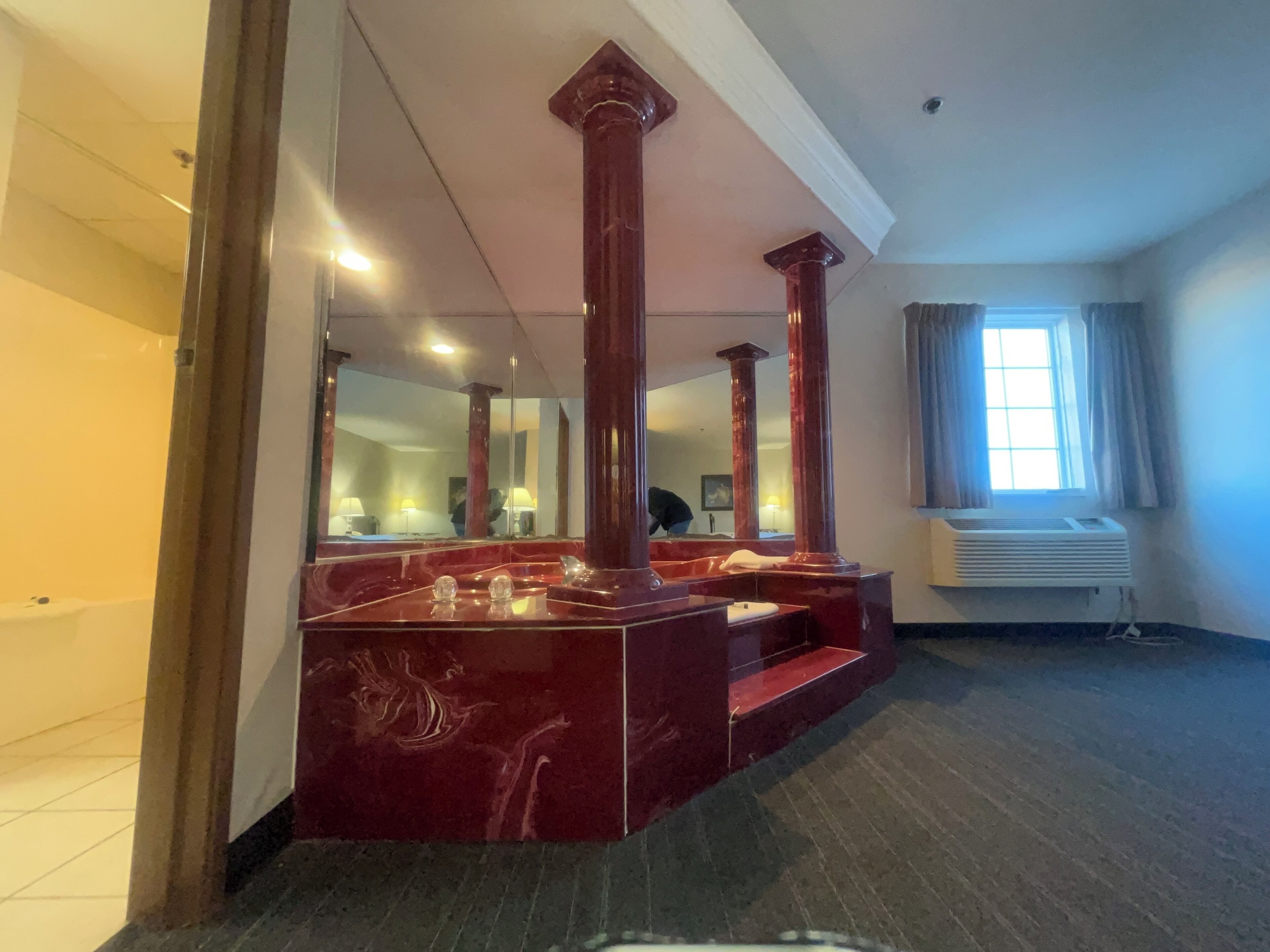 Room, 1 King Bed, Non Smoking, Jetted Tub | Bathroom