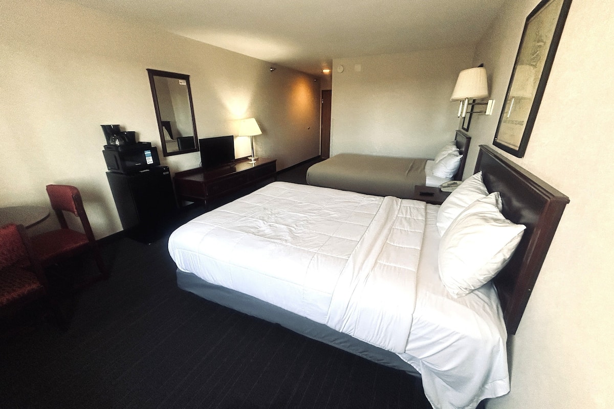 Rum - 2 queensize-sängar - icke-rökare | Strykjärn/strykbräda, gratis wi-fi och sängkläder