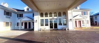 Osage Village Inn Near Lake Ozarks US 54