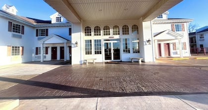 Osage Village Inn Near Lake Ozarks US 54