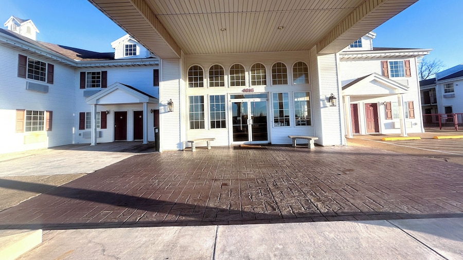 Osage Village Inn Near Lake Ozarks US 54