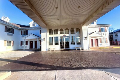 Osage Village Inn Near Lake Ozarks US 54