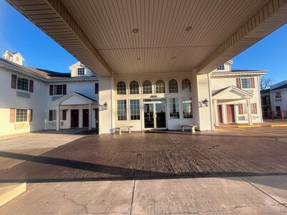 Osage Village Inn Near Lake Ozarks US 54