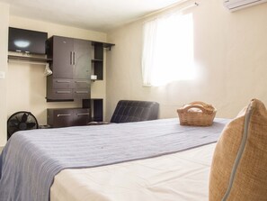 Premium bedding, desk, iron/ironing board, free WiFi
