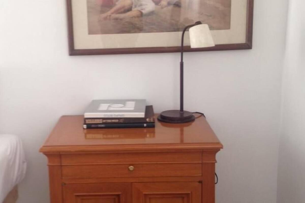 Premium bedding, desk, iron/ironing board, free WiFi