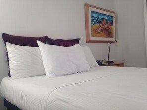 Premium bedding, desk, iron/ironing board, free WiFi