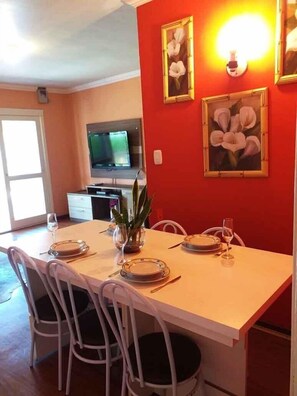 Apartment, 2 Bedrooms | In-room dining - Apartamentos Vinhedos Charme (Bento Gonçalves)