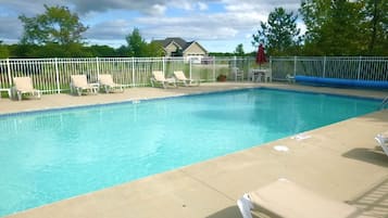 Seasonal outdoor pool, pool umbrellas, sun loungers