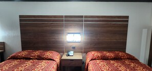 Escritorio, wifi gratis, ropa de cama