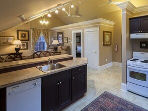 Executive Penthouse, 1 Bedroom, Kitchen, Harbour View | Private kitchen | Fridge, microwave, coffee/tea maker, electric kettle - Chipman Hill Suites - Pratt House (Saint John)