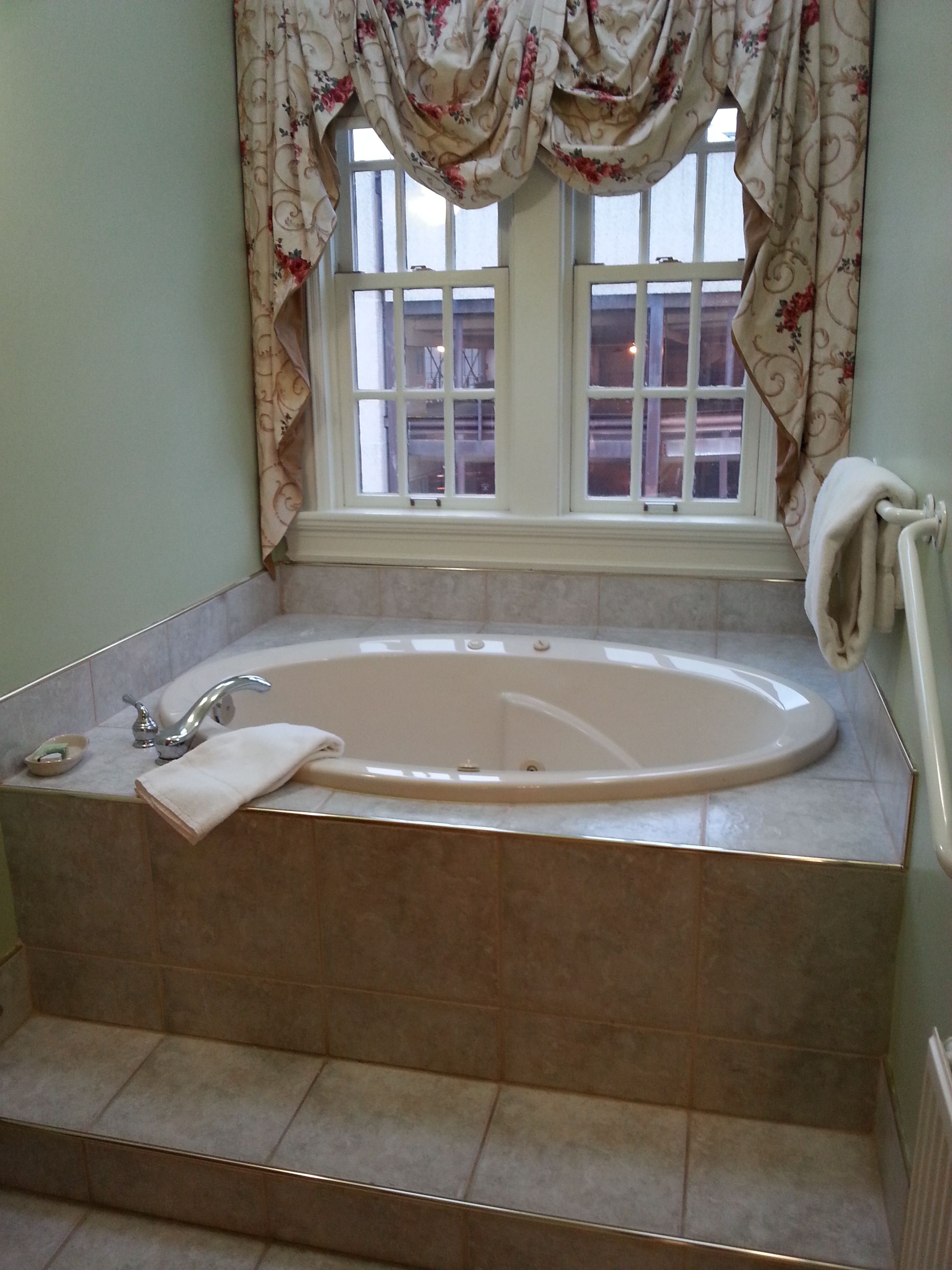 Jetted tub