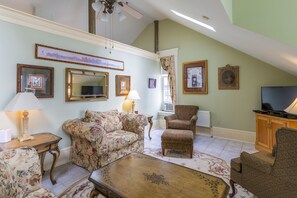 Executive Penthouse, 1 King Bed | Living room | Flat-screen TV, DVD player - Chipman Hill Suites - Senator Dever House (Saint John)