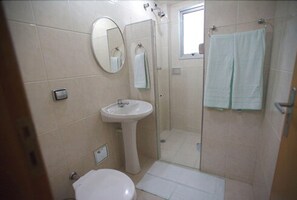 Douche, serviettes fournies