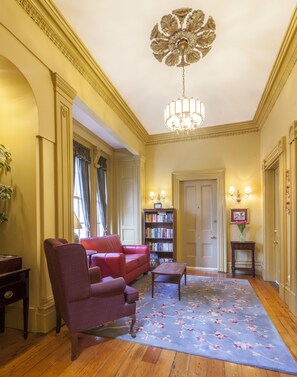 Interior - Chipman Hill Suites - Yeats House (Saint John)