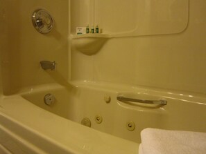 Executive Suite, 1 Queen Bed | Bathroom shower
